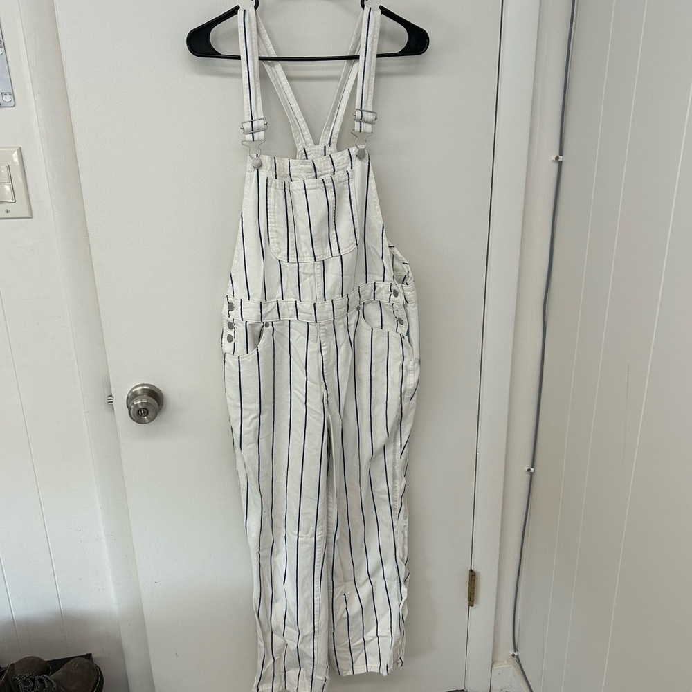 Universal Thread Black and White Jumpsuit with Relaxed Fit